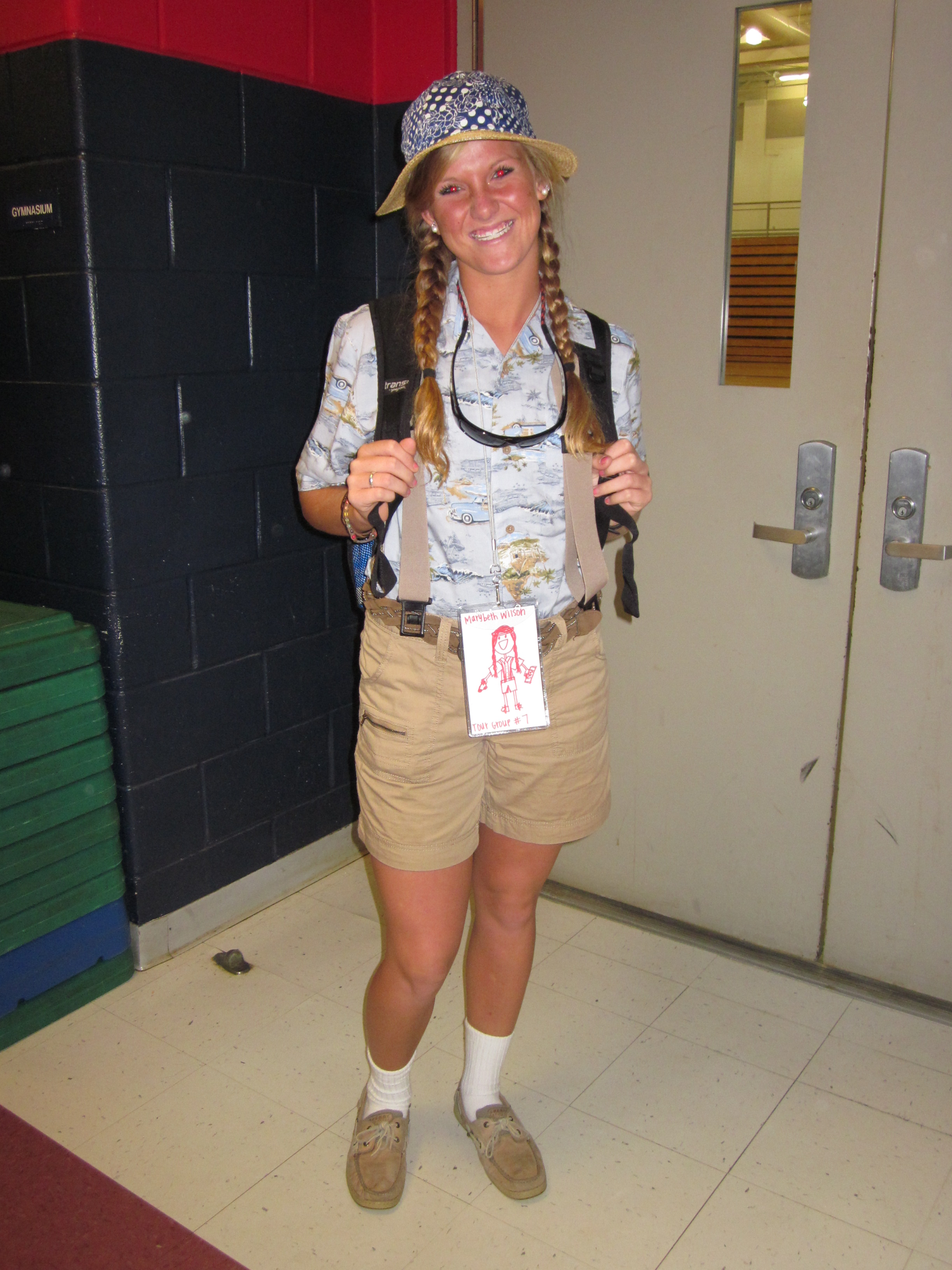stereotypical tourist outfit